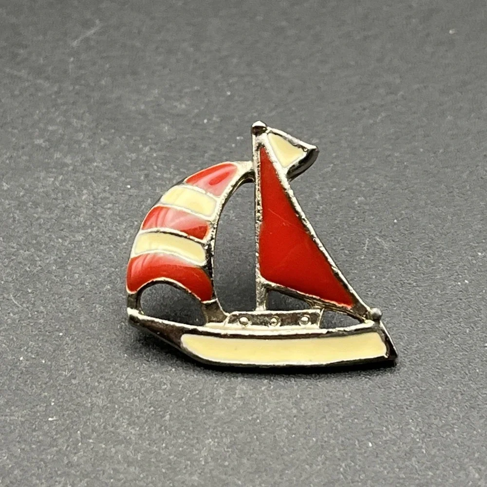 Red And‎ White Sailboat Lapel Hat Pin